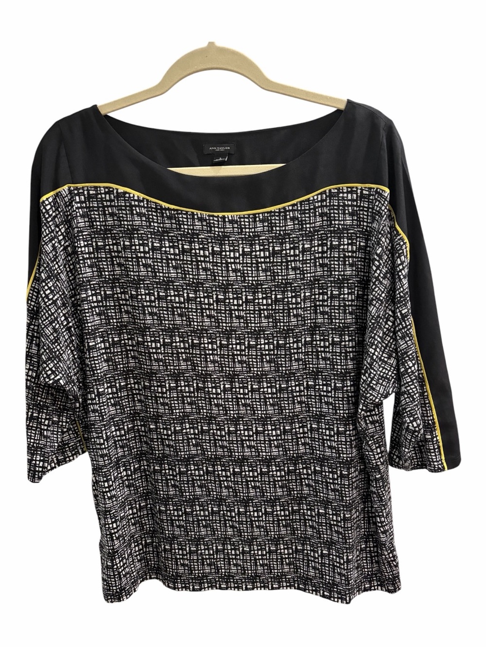 Ann Taylor Black & White Patterned Top with Gold Trim. Size Large.  Like New.